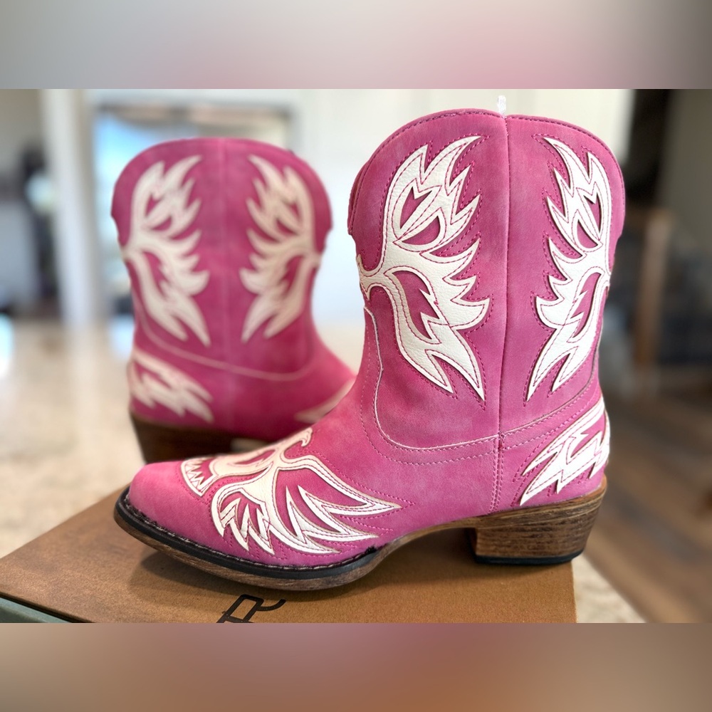Roper Fuchsia Pink Boots with White Embroidery NWT - Picture 2 of 7